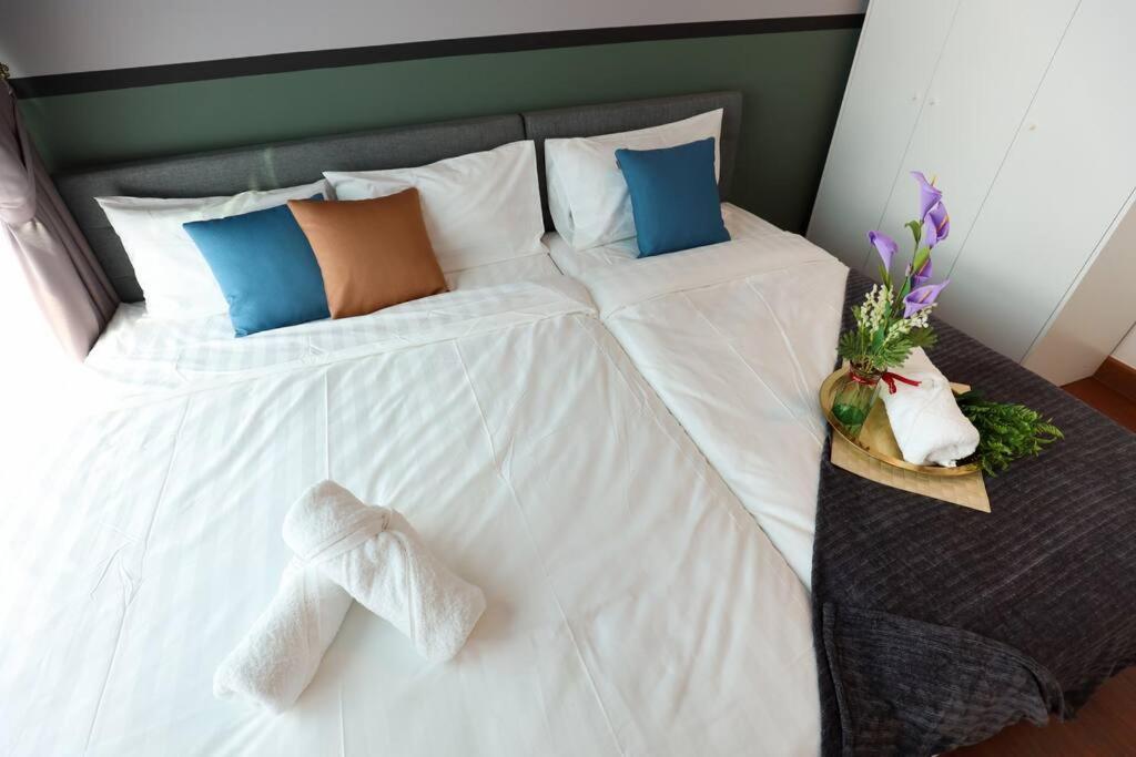 Elegant Homes 9pax 5bed Sunway Pyramid-lagoon 2 Car Park Petaling Jaya