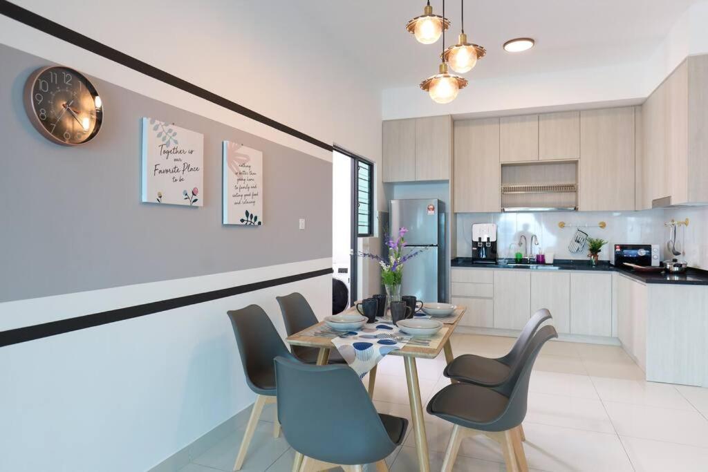 Apartment Elegant Homes 9pax 5bed Sunway Pyramid-lagoon 2 Car Park Petaling Jaya