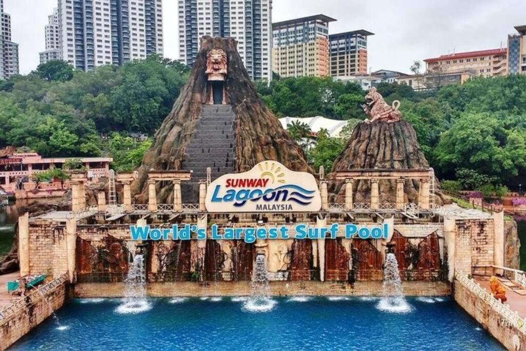 Elegant Homes 9pax 5bed Sunway Pyramid-lagoon 2 Car Park Apartment