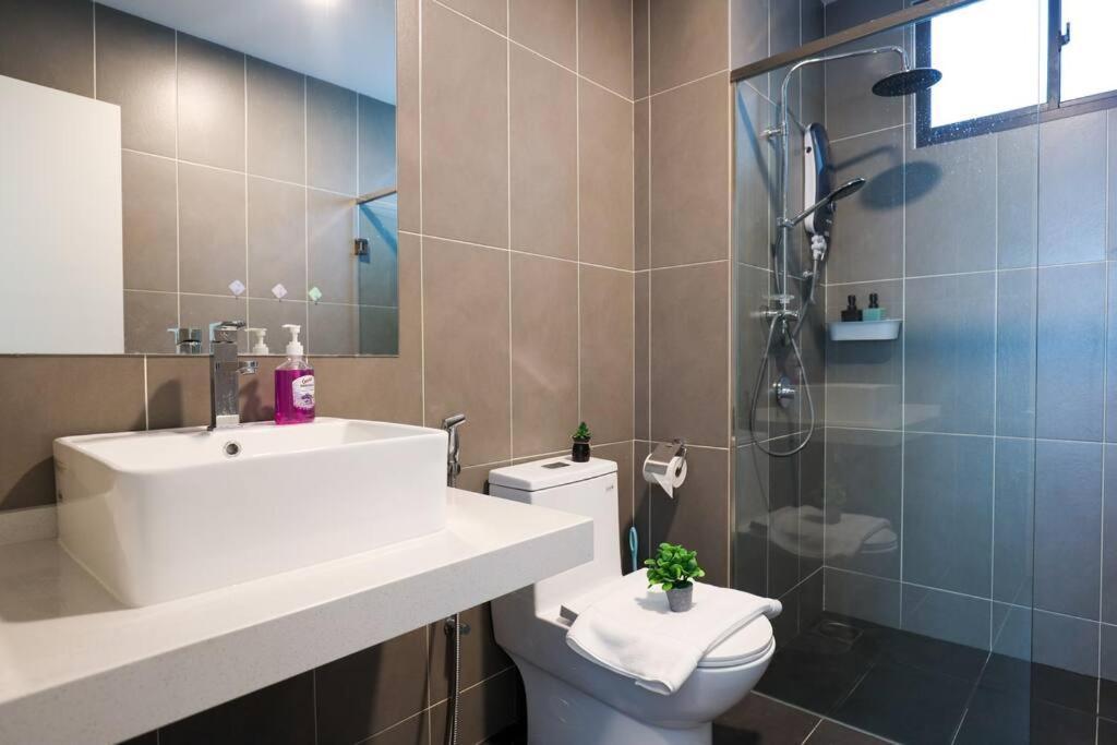 Elegant Homes 9pax 5bed Sunway Pyramid-lagoon 2 Car Park * Petaling Jaya