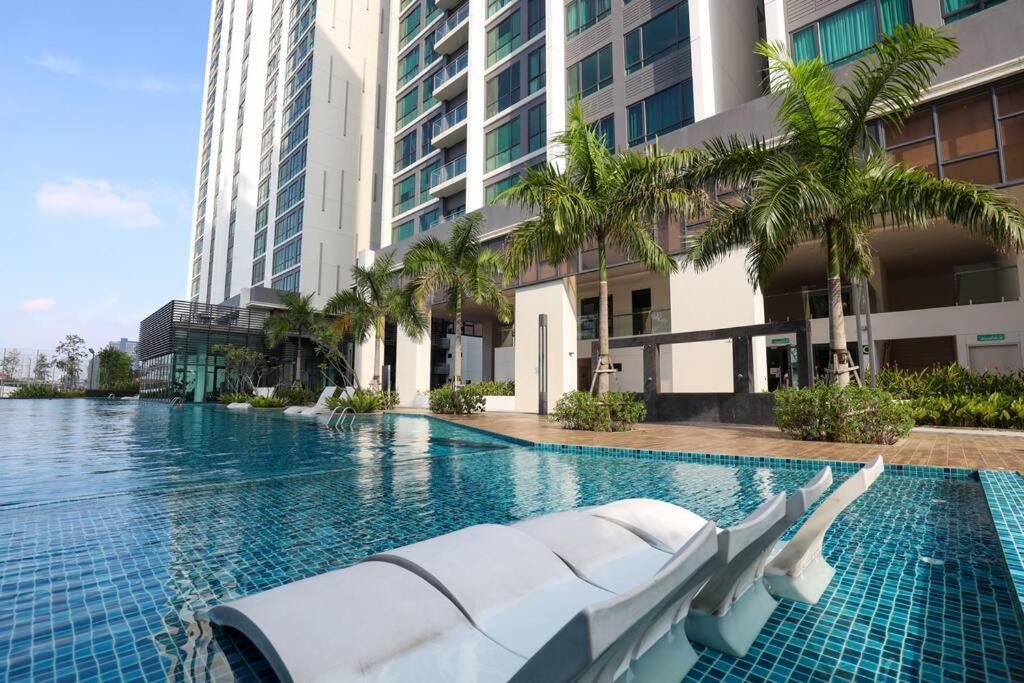 Elegant Homes 9pax 5bed Sunway Pyramid-lagoon 2 Car Park Apartment Petaling Jaya