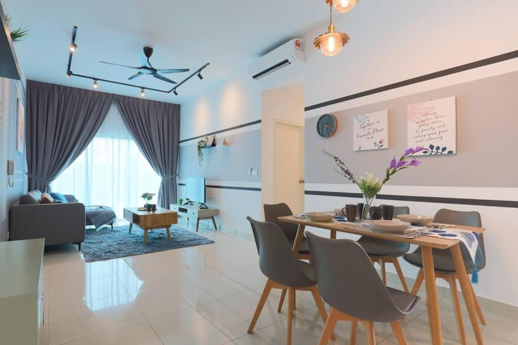 Elegant Homes 9pax 5bed Sunway Pyramid-lagoon 2 Car Park *