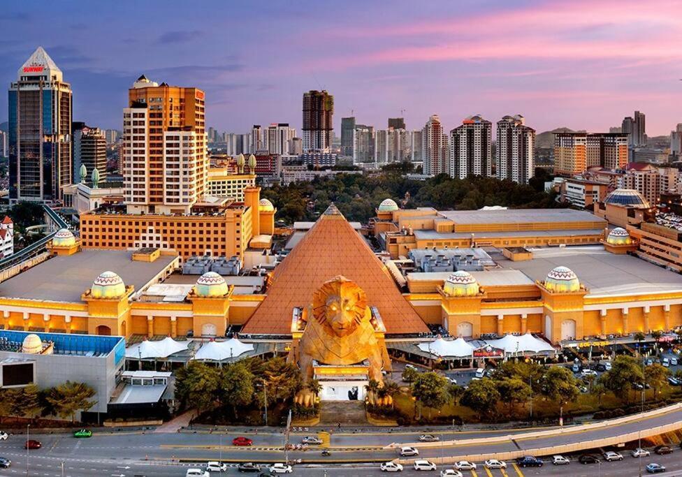 Elegant Homes 9pax 5bed Sunway Pyramid-lagoon 2 Car Park Petaling Jaya