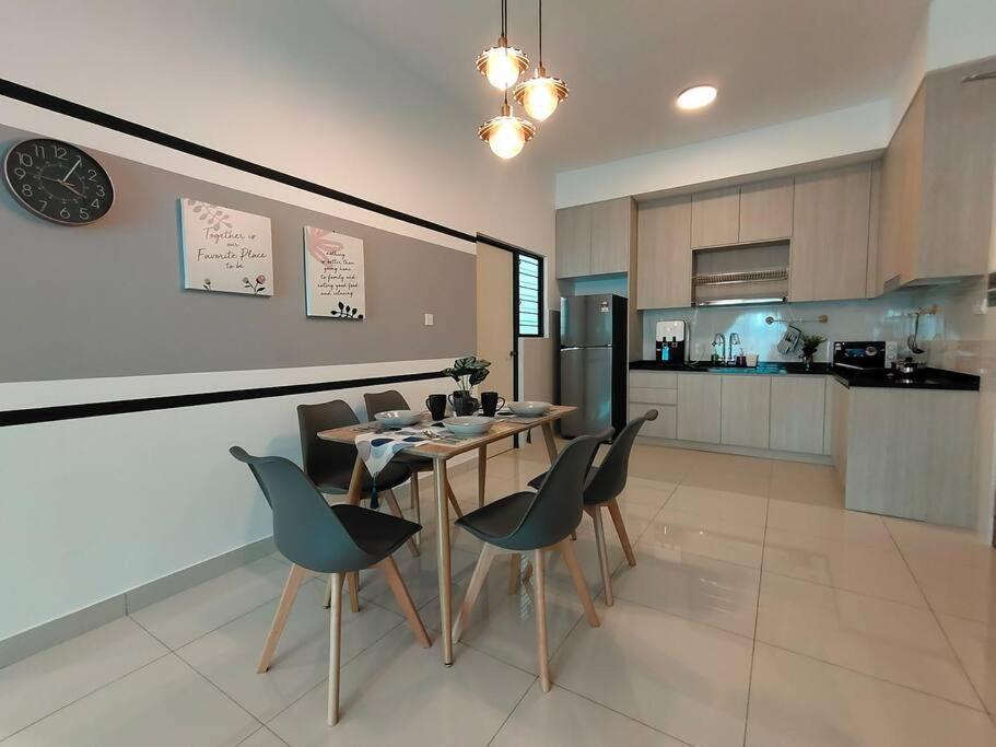 Elegant Homes 9pax 5bed Sunway Pyramid-lagoon 2 Car Park Apartment *